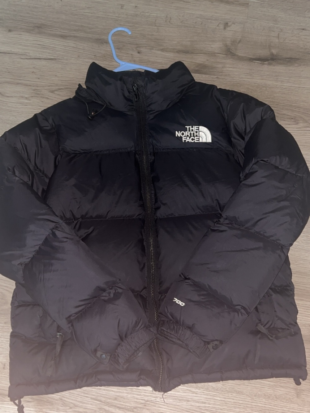 The North Face men and women’s Black Down Puffer Jacket Fits like A Medium